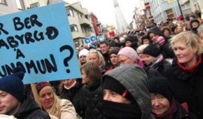 Demonstration för lika lön på Island